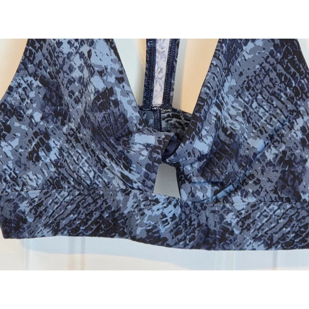 Victoria's Secret PINK Ultimate Twist Front Sports Bra Blue Snake - Size M